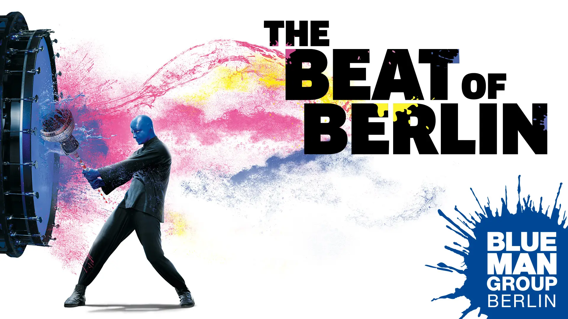 Blue Man Group Berlin - Keyvisual The Beat of Berlin - 1 Blue Man schlägt auf eine riesen Trommel